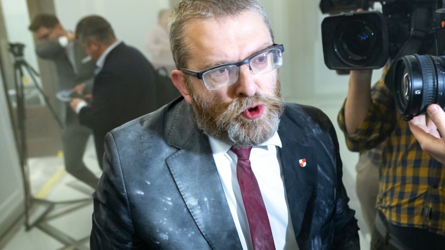 Grzegorz Braun uważa, że...to on jest poszkodowany. Chce ścigania tej, która próbowała go zatrzymać