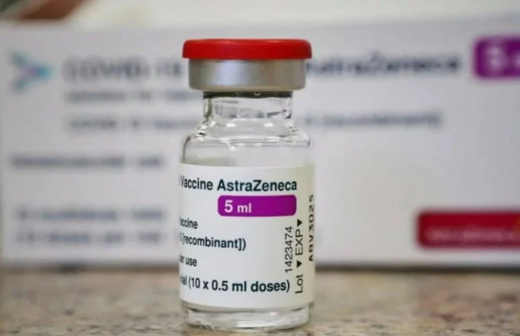 UE negocjuje z AstraZenecą przedłużenie umowy ws. szczepionek na covid-19.