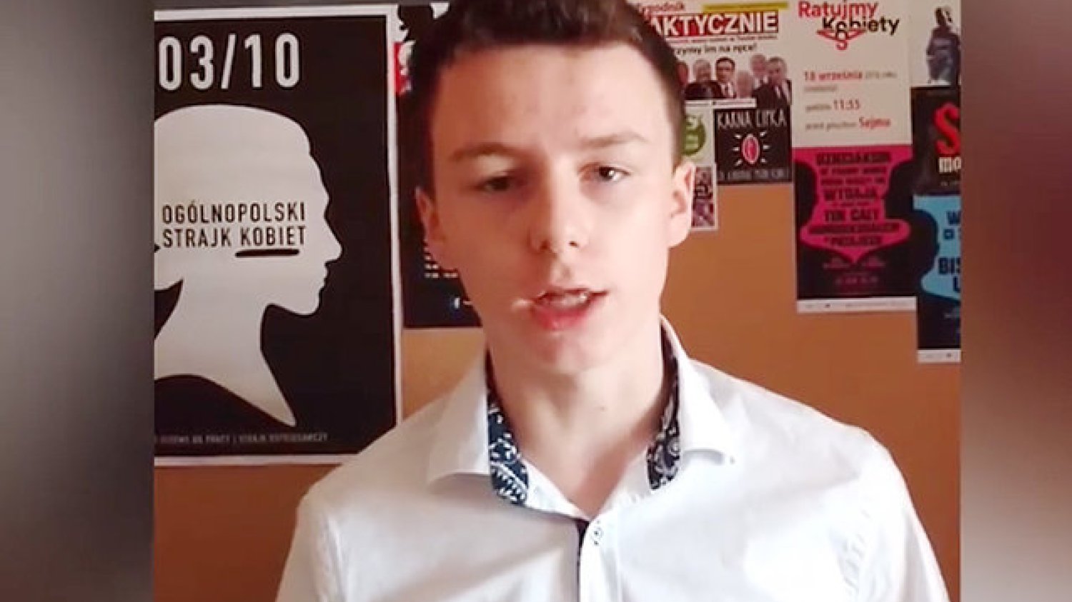 Dyrektorka gimnazjum nr 7 w Warszawie odpowiedziała na krytyczne wideo absolwenta.