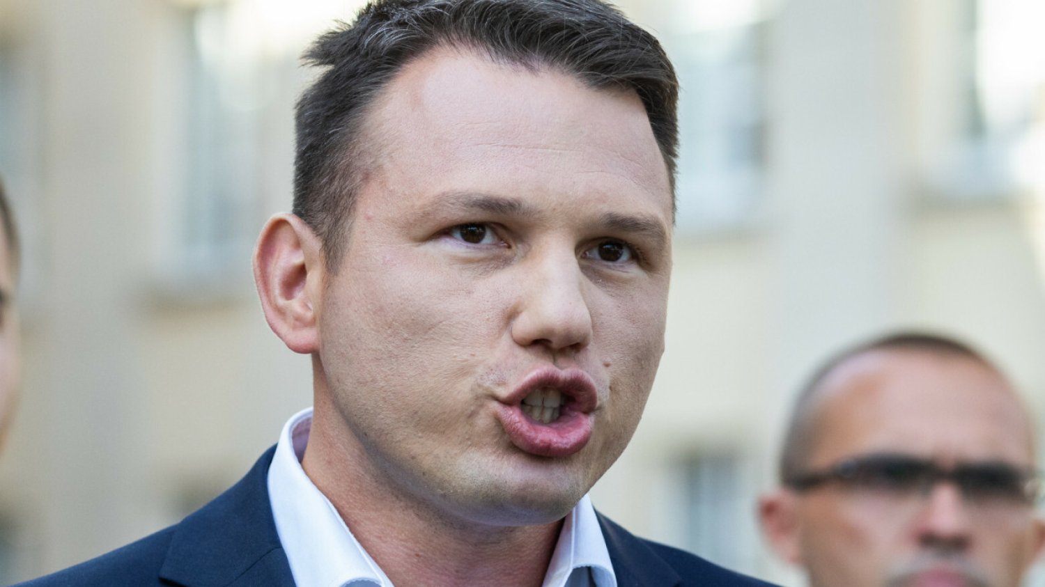 Mentzena zapytano o bicie dzieci. Zdenerwował się i próbował odbić piłeczkę Mentzena zapytano o bicie dzieci. Zdenerwował się i próbował odbić piłeczkę
