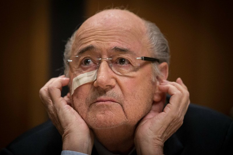 Skandal w FIFA. Gwałtów, szantaży i gróźb miał dopuszczać się m.in. były przewodniczący organizacji Sepp Blatter