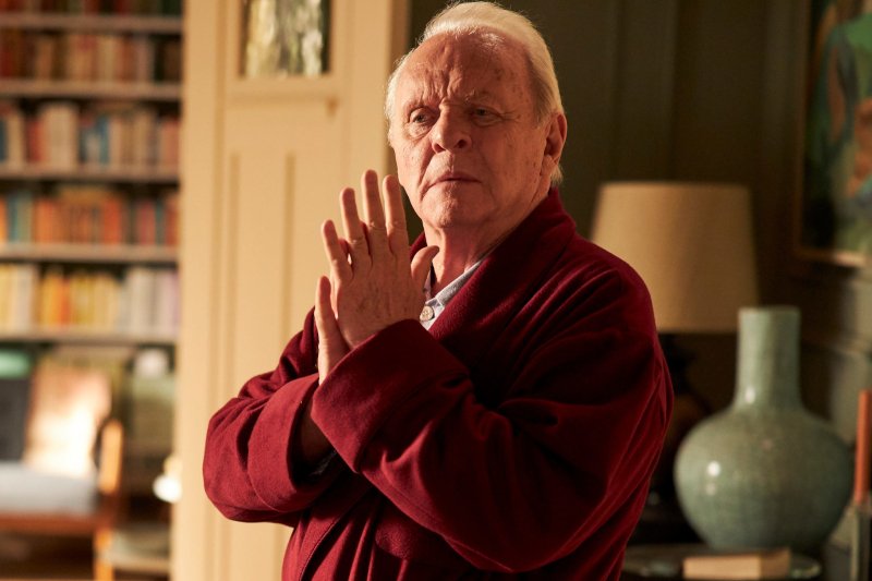 Oscary 2021. Anthony Hopkins ze statuetką za film "Ojciec".