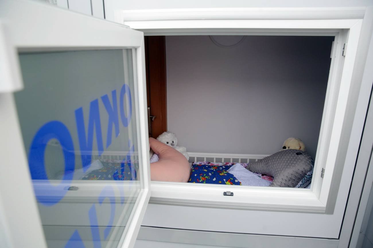 W Siedlcach znaleziono dwudniowe dziecko w oknie życia. Matka ma czas, by po nie wrócić Dwudniowy chłopiec znaleziony w oknie życia. Matka może po niego wrócić