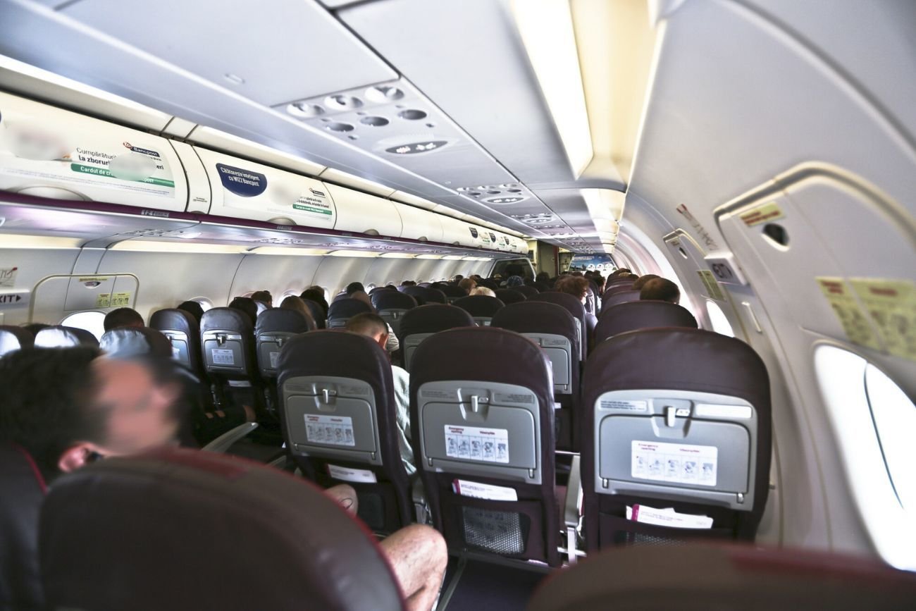 Polce zebrało się na żarty w samolocie. Teraz bardzo tego pożałuje