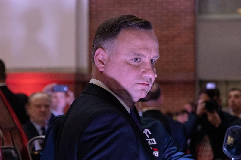 Na Sukiennicach w Krakowie ktoś napisał "Duda 2020".