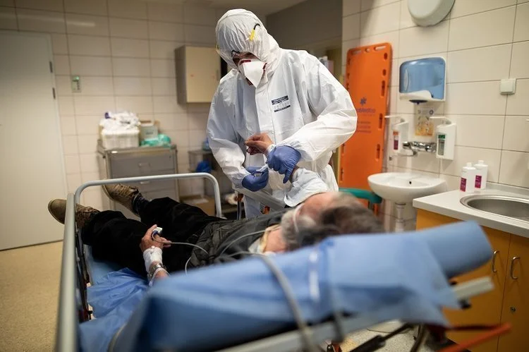 Lekarz o przyroście liczby zgonów z powodu covid-19.