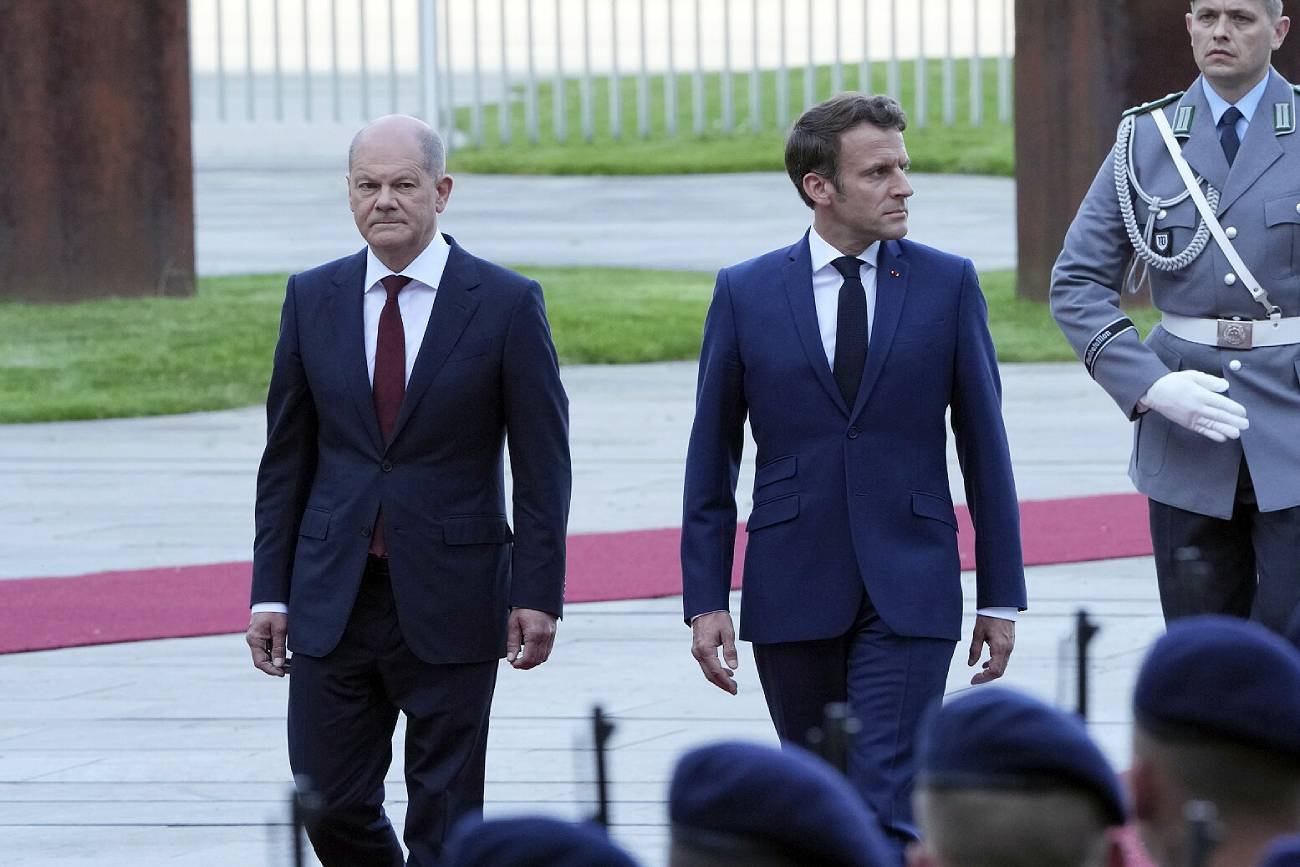 Prezydent Francji Emmanuel Macron odwiedził Berlin, gdzie spotkał się z kanclerzem Niemiec Olafem Scholzem