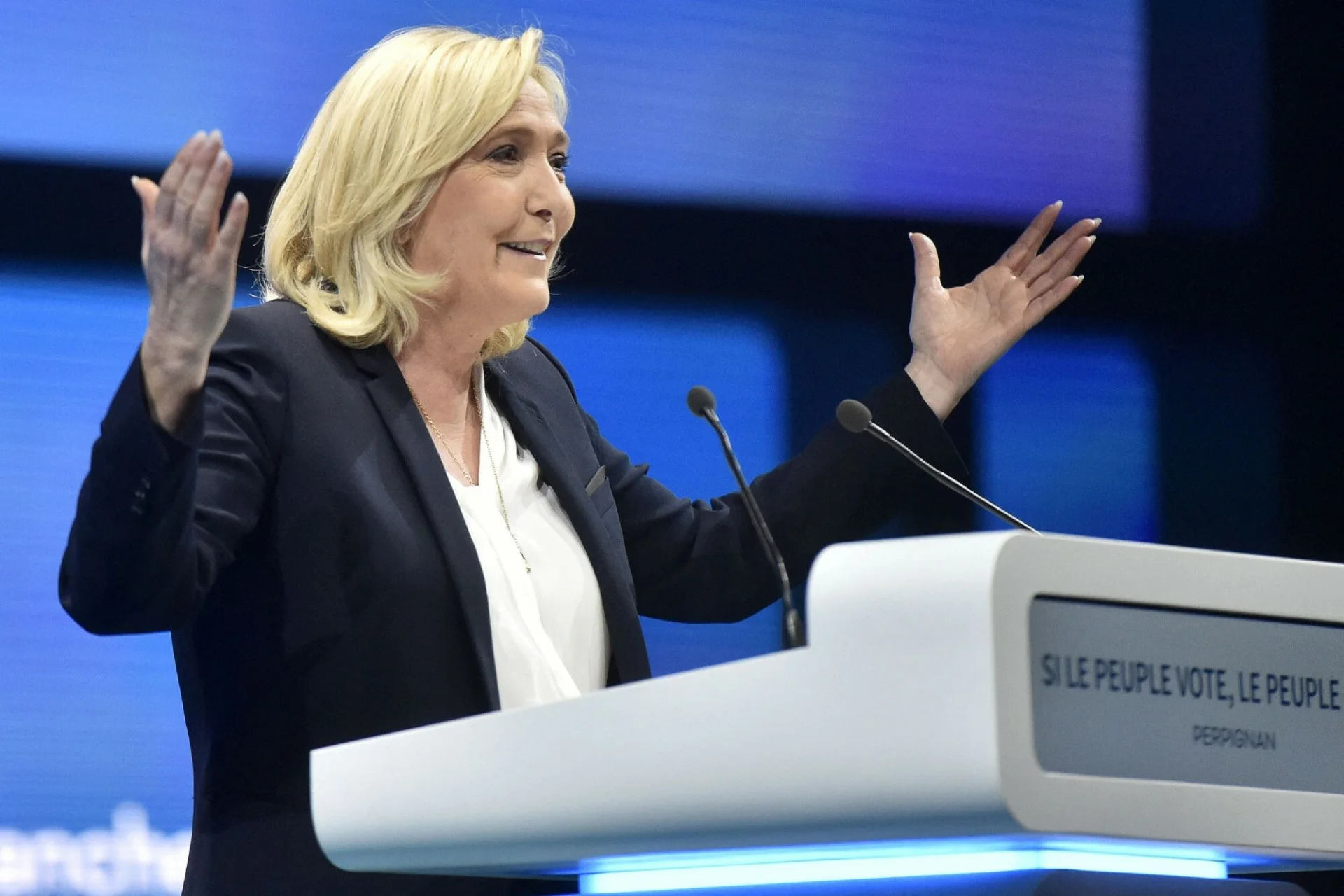Pierwszy sondaż, w którym Marine Le Pen wyprzedziła Emmanuela Macrona.