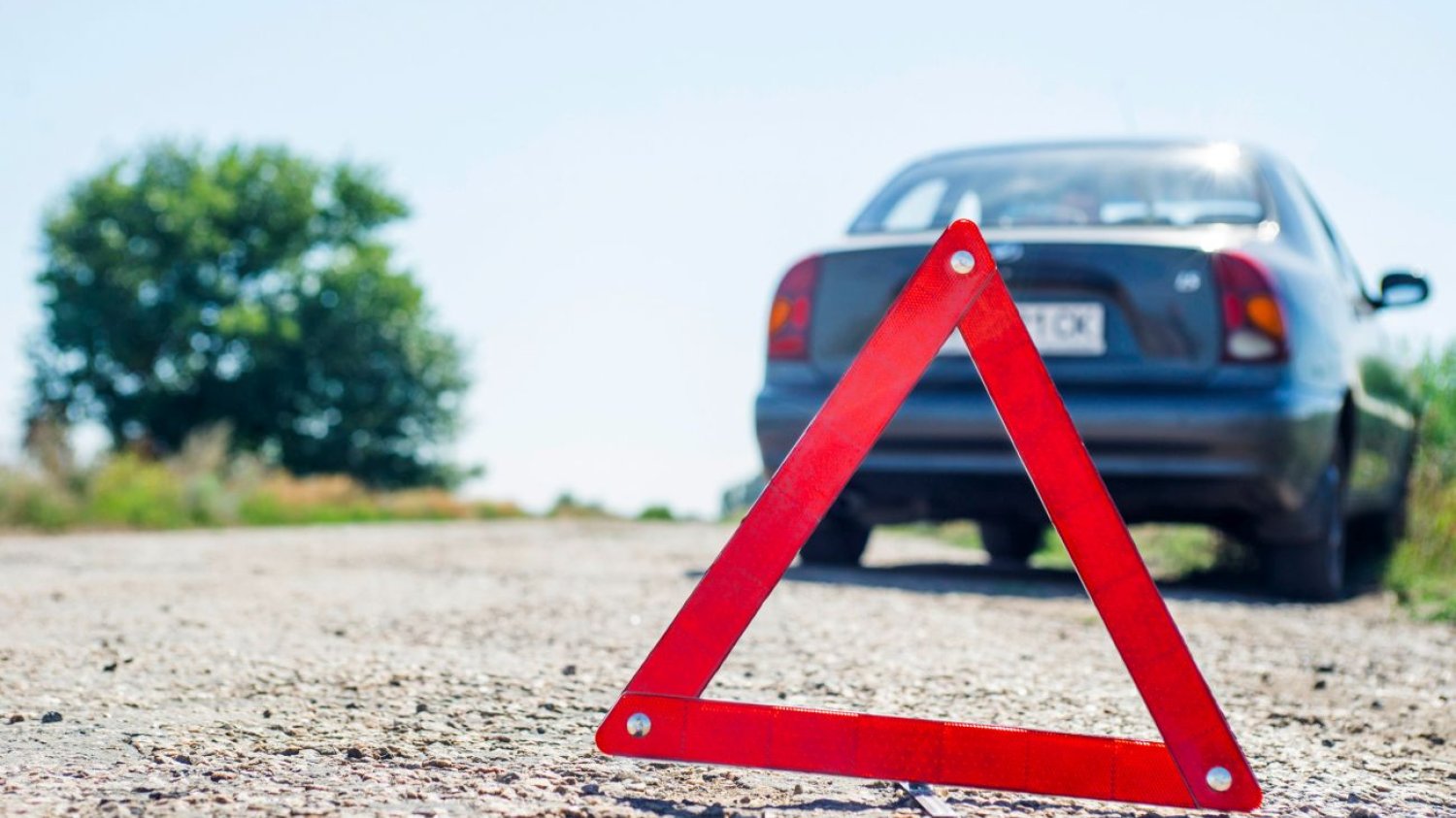 Niektóre polisy OC oferowane na polskim rynku sprzedawane są kierowcom w pakiecie z odpowiednio przygotowanym programem pomocy na drodze, obejmującym holowanie auta, wynajem samochodu zastępczego czy wymianę uszkodzonego koła