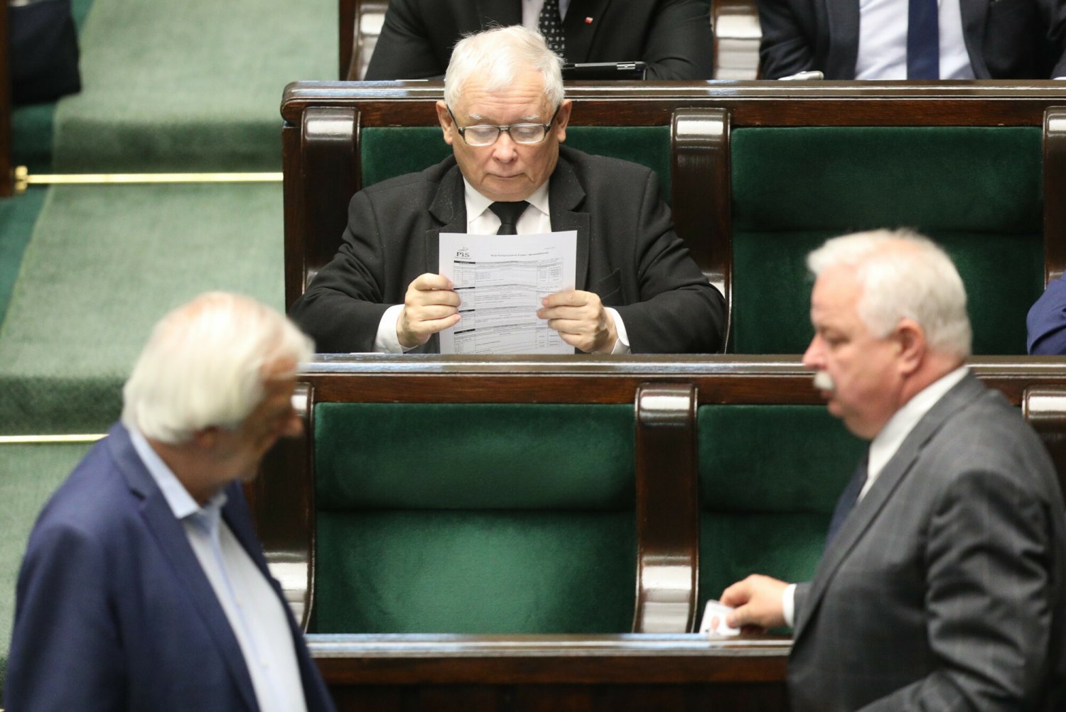 "Super Express" pisze o tajnym sondażu wykonanym na potrzeby Prawa i Sprawiedliwości