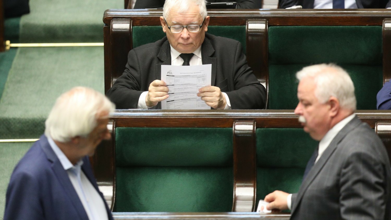 "Super Express" pisze o tajnym sondażu wykonanym na potrzeby Prawa i Sprawiedliwości