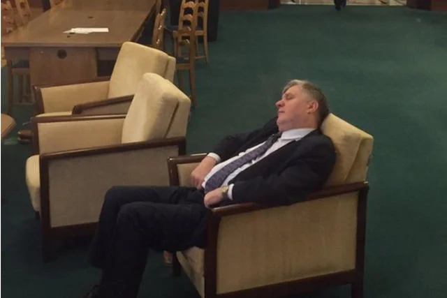 Krzysztof Jurgiel, minister rolnictwa i rozwoju wsi, nie wytrzymał nocnych głosowań.