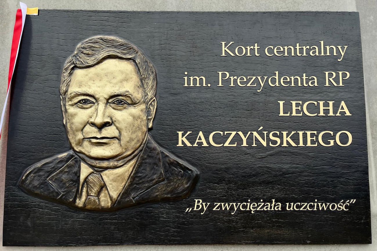 Prezydent Lech Kaczyński został patronem kortu tenisowego.
