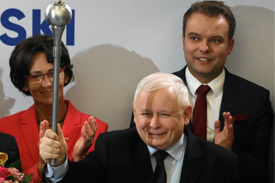 Prawo i Sprawiedliwość ma 45 proc. poparcia po przeliczeniu głosów z prawie 83 proc. komisji