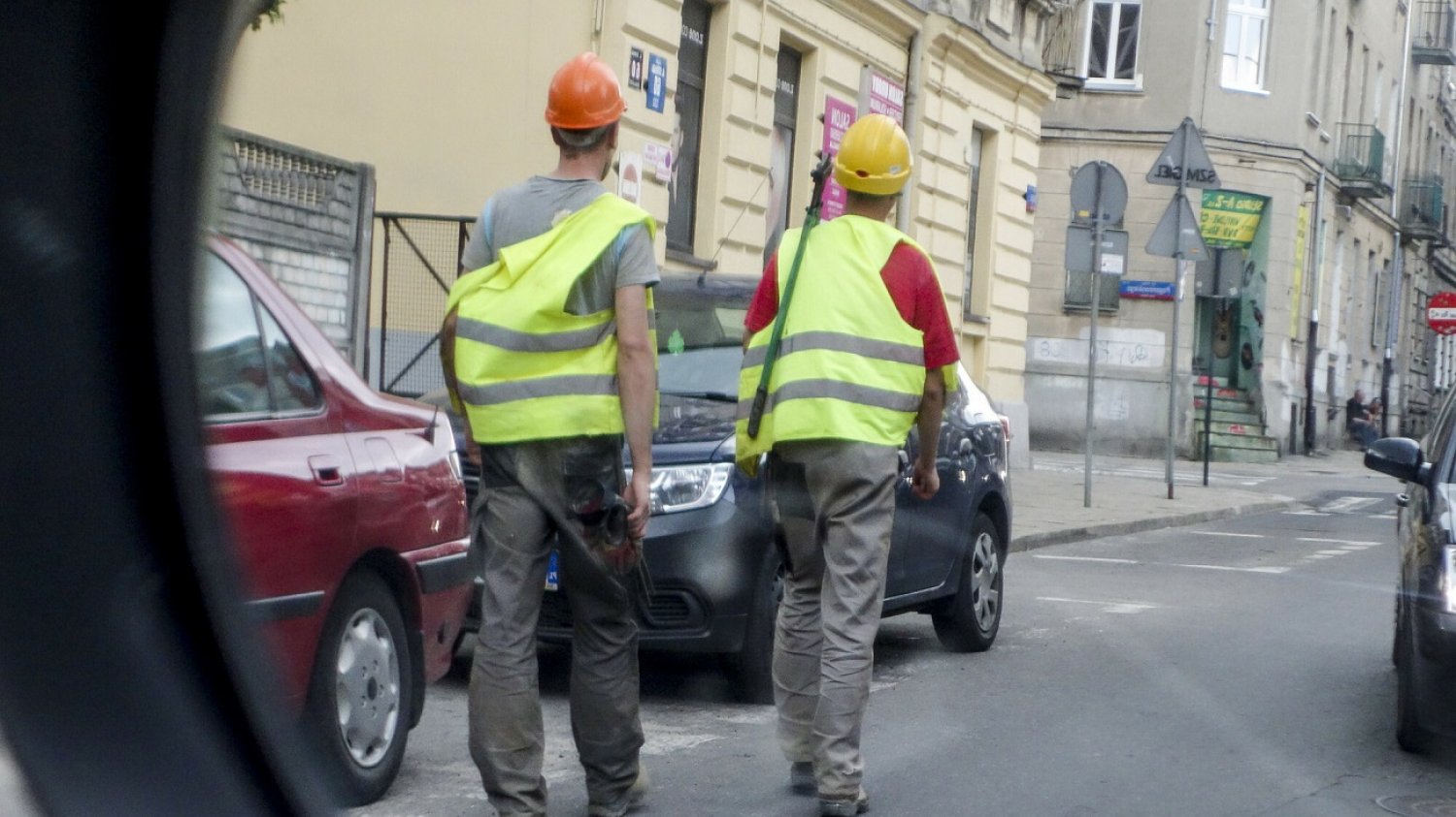"Po szklanie i na rusztowanie" to już trochę mit. Dzisiaj na budowach mają inny problem. (Zdjęcie poglądowe)