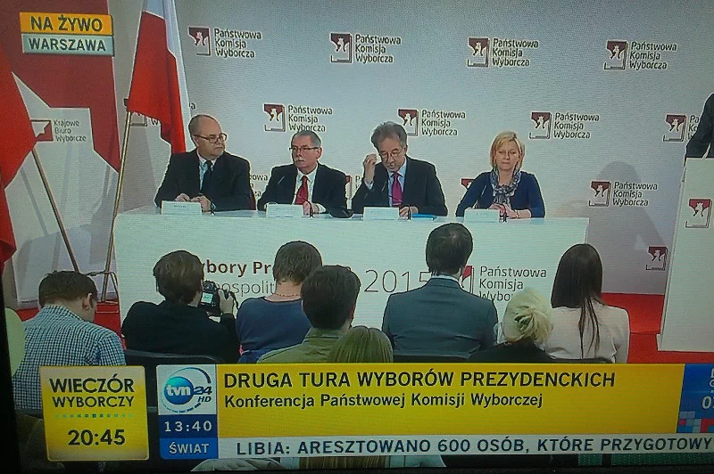 PKW podała informację o frekwencji. Do godziny 12:00 głos oddało 17,4 proc. uprawnionych