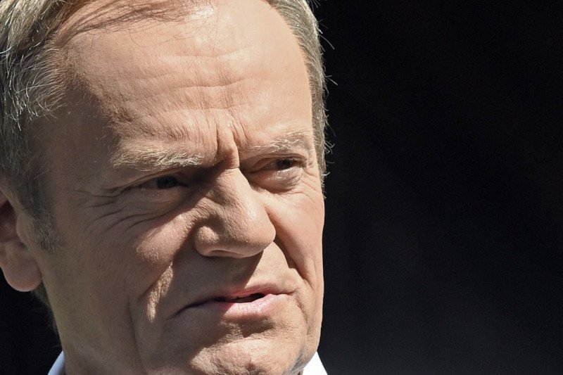 Donald Tusk o prezesie NBP: "Gdyby miał godność, sam by zrezygnował po tym, co zgotował Polakom"