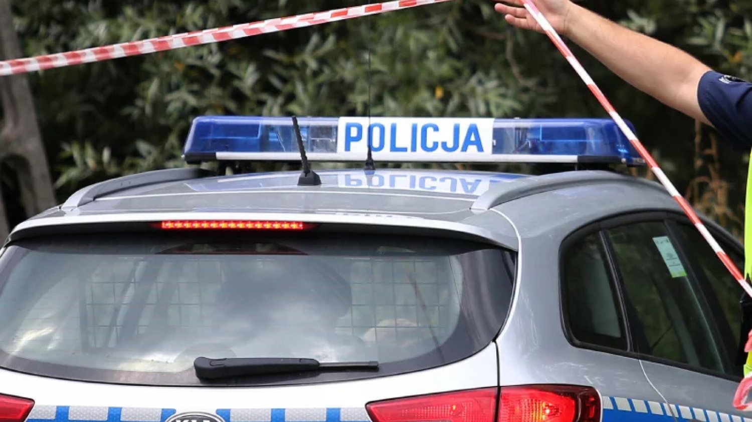 Policjant "wziął służbową broń i pojechał do lasu"