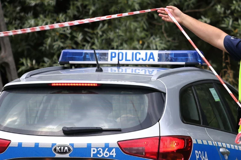 Policjant "wziął służbową broń i pojechał do lasu"