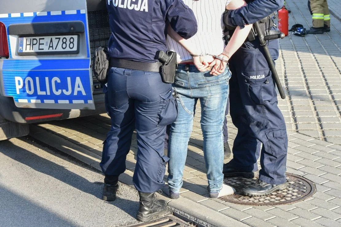 44-latka z Brzegu terroryzuje sąsiadów nagością. Policja podaje nowe informacje (Zdjęcie ilustracyjne)