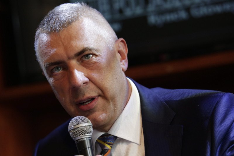 Mecenas Roman Giertych skomentował na Twitterze słowa radnych PiS o byłej wicepremierce Izabeli Jarudze-Nowackiej, która zginęła w katastrofie smoleńskiej.