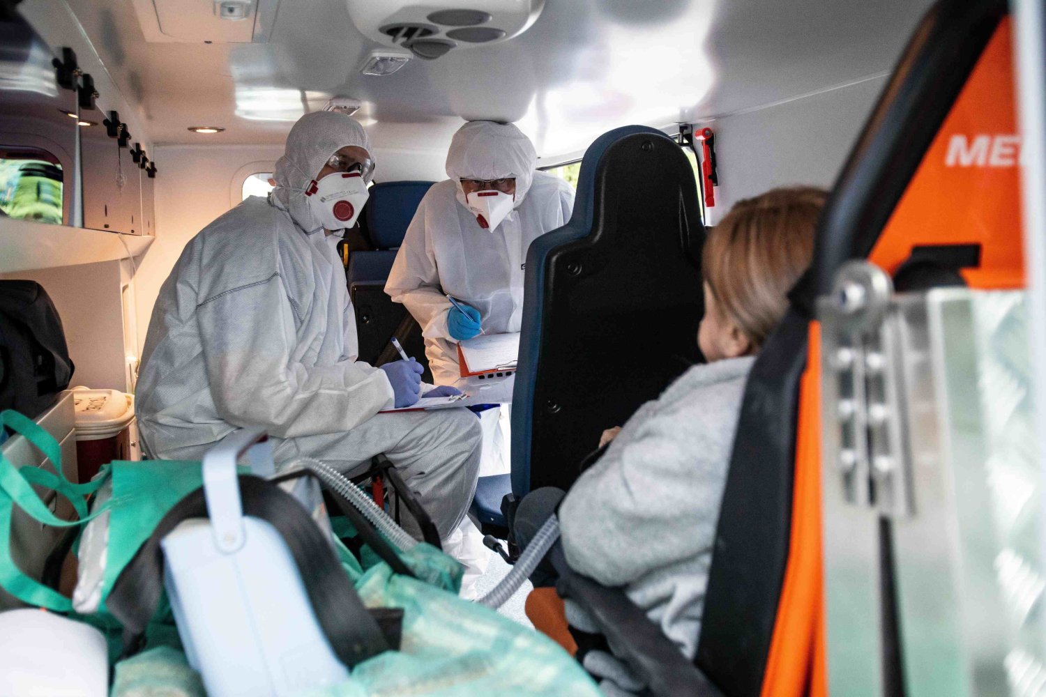 O 837 nowych zakażeniach koronawirusem poinformowało Ministerstwo Zdrowia w czwartkowym komunikacie.