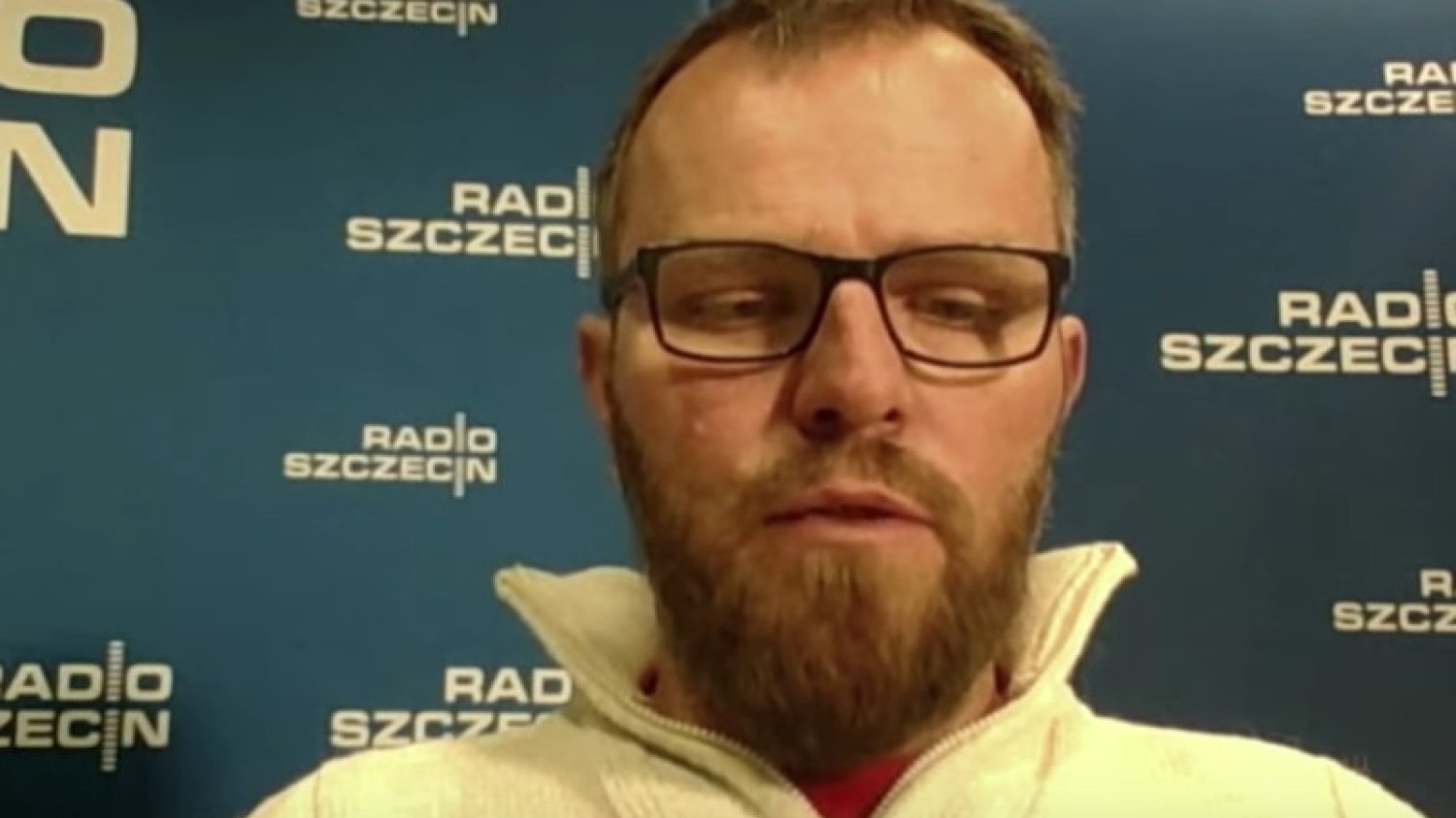 Tomasz Duklanowski z Radia Szczecin, jeden z autorów publikacji o mieszkaniu Stanisława Gawłowskiego.