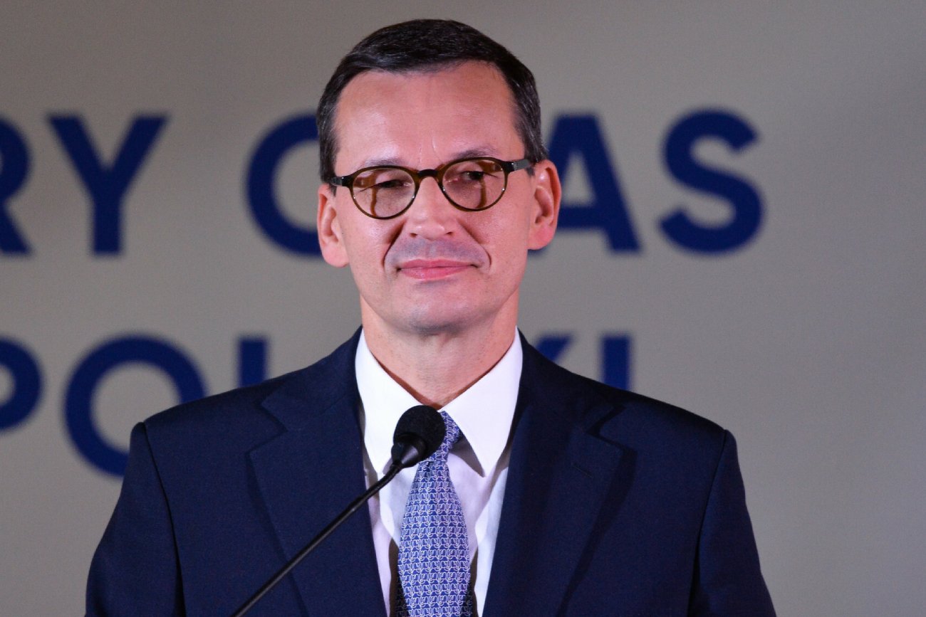 Morawiecki przeprasza za Tuska. Lider PO o któlach życia z patologii