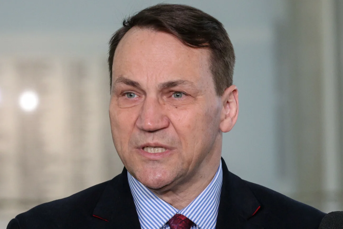 Radosław Sikorski zwrócił uwagę, że według niektórych polityków obozu rządzącego  "UE powinna przymknąć oko na putinizację Polski".