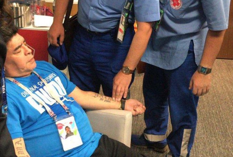 Po wtorkowym spotkaniu Nigerii i Argentyny Diego Maradona zasłabł.