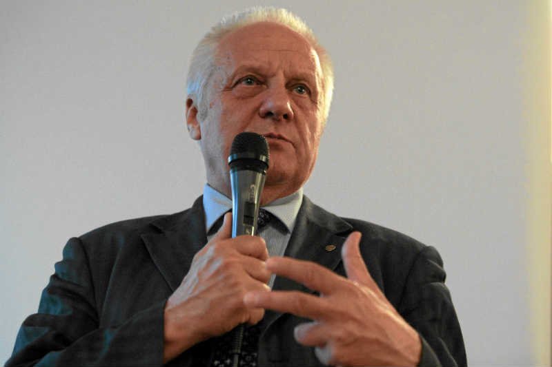 Stefan Niesiołowski ostro krytykuje walczących dotychczasowy status górnictwa w Polsce.