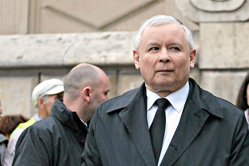 Jeden z najczęściej pojawiających się u boku Jarosława Kaczyńskiego ochroniarzy jest amatorem, który ma za sobą wyrok i pobyt za kratami?