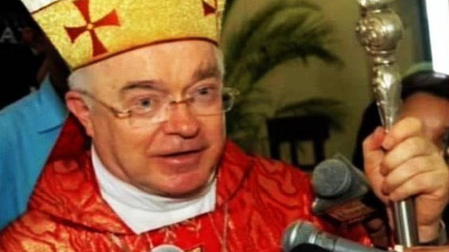 "Corriere della Sera" twierdzi, że komputery, z których korzystał abp Wesołowski, zawierały tysiące pedofilskich plików