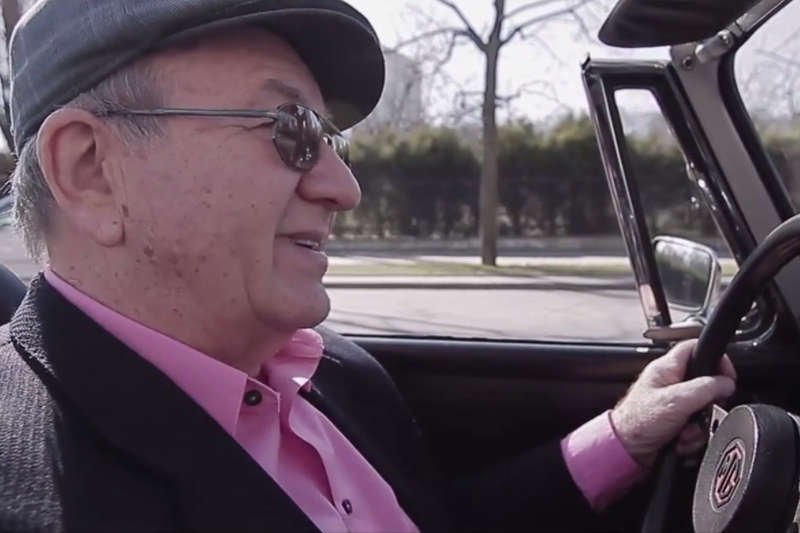 Andrzej Dąbrowski, autor hitów "Do zakochania jeden krok" i "Zielono mi", nagrał cover piosenki Pezeta "Refleksje"