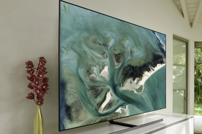 Jak duży ekran wybrać? Teraz będziemy mogli zweryfikować swój wybór bez konsekwencji dzięki akcji Samsung "Nie żałuj sobie wielkich emocji", w której można kupić telewizory o przekątnej 65 cali i więcej z przedłużonym okresem zwrotu
