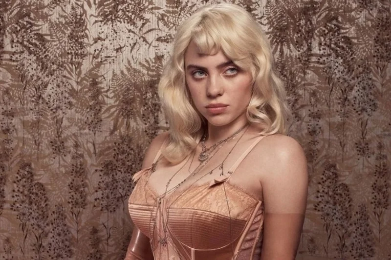 Billie Eilish przeszła wizerunkową przemianę.