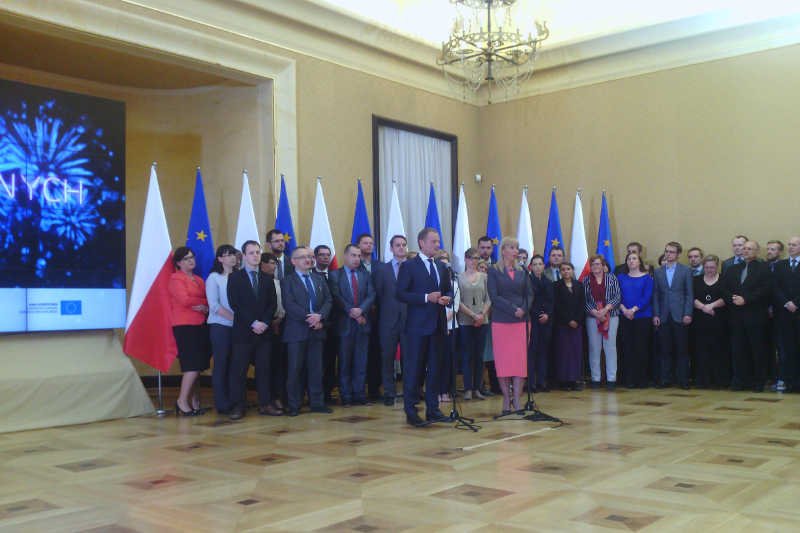 Premier śpiewał "Hey Jude" by wypromować obchody 10-lecia Polski w UE.