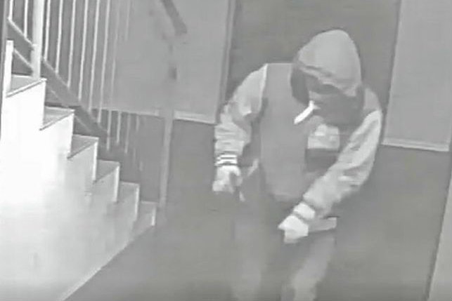 Policja zatrzymała 17-latka w związku z zabójstwem 16-latka, którego ciało znaleziono w Kołobrzegu na klatce schodowej.