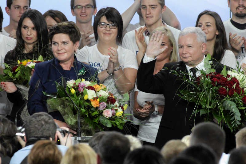 Dzisiaj wcześniejsze wybory, których chce Ryszard Petru, tylko powiększyłyby stan posiadania Jarosława Kaczyńskiego. Na zdjęciu wieczór wyborczy PiS w 2015 roku.