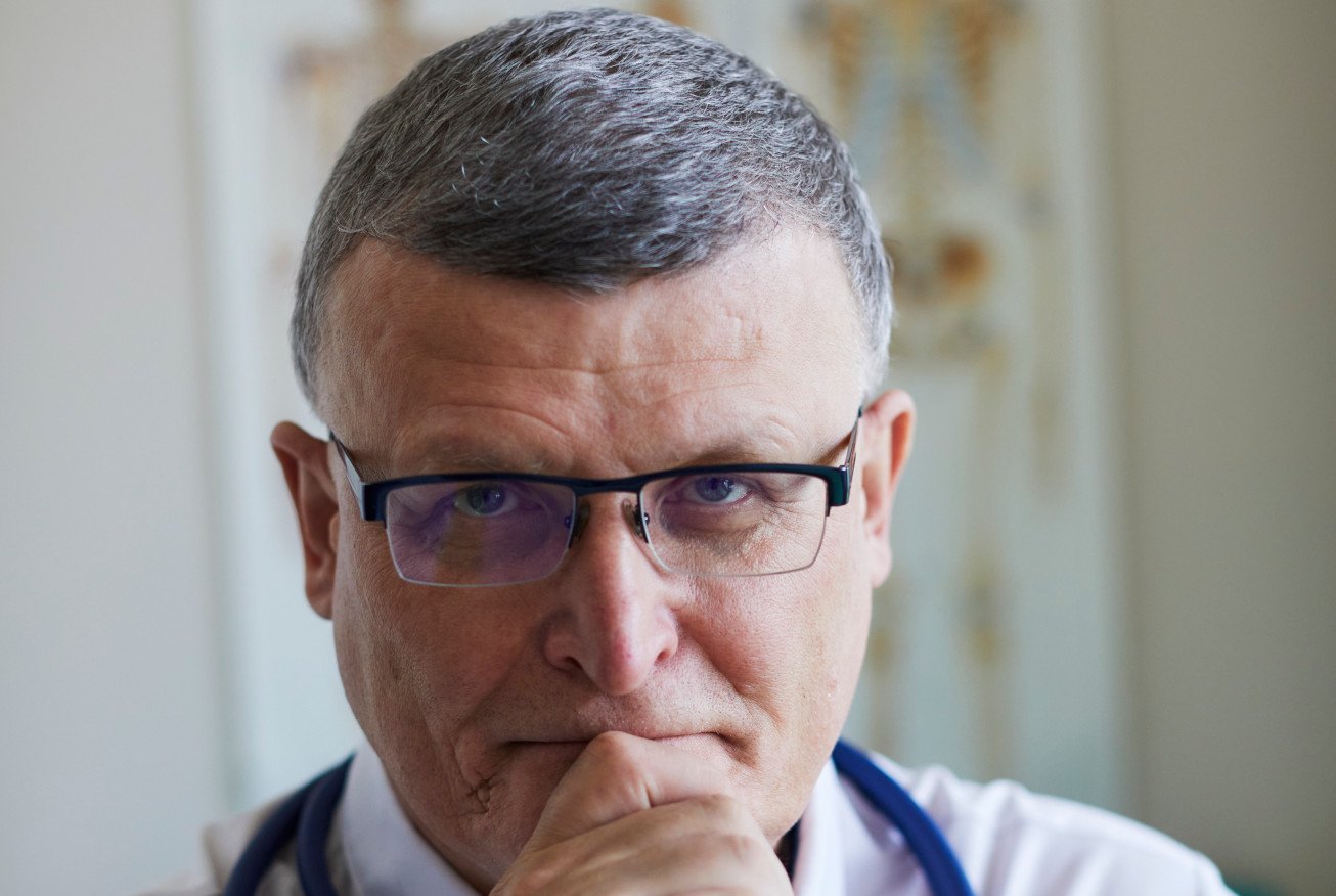 Dr Paweł Grzesiowski.