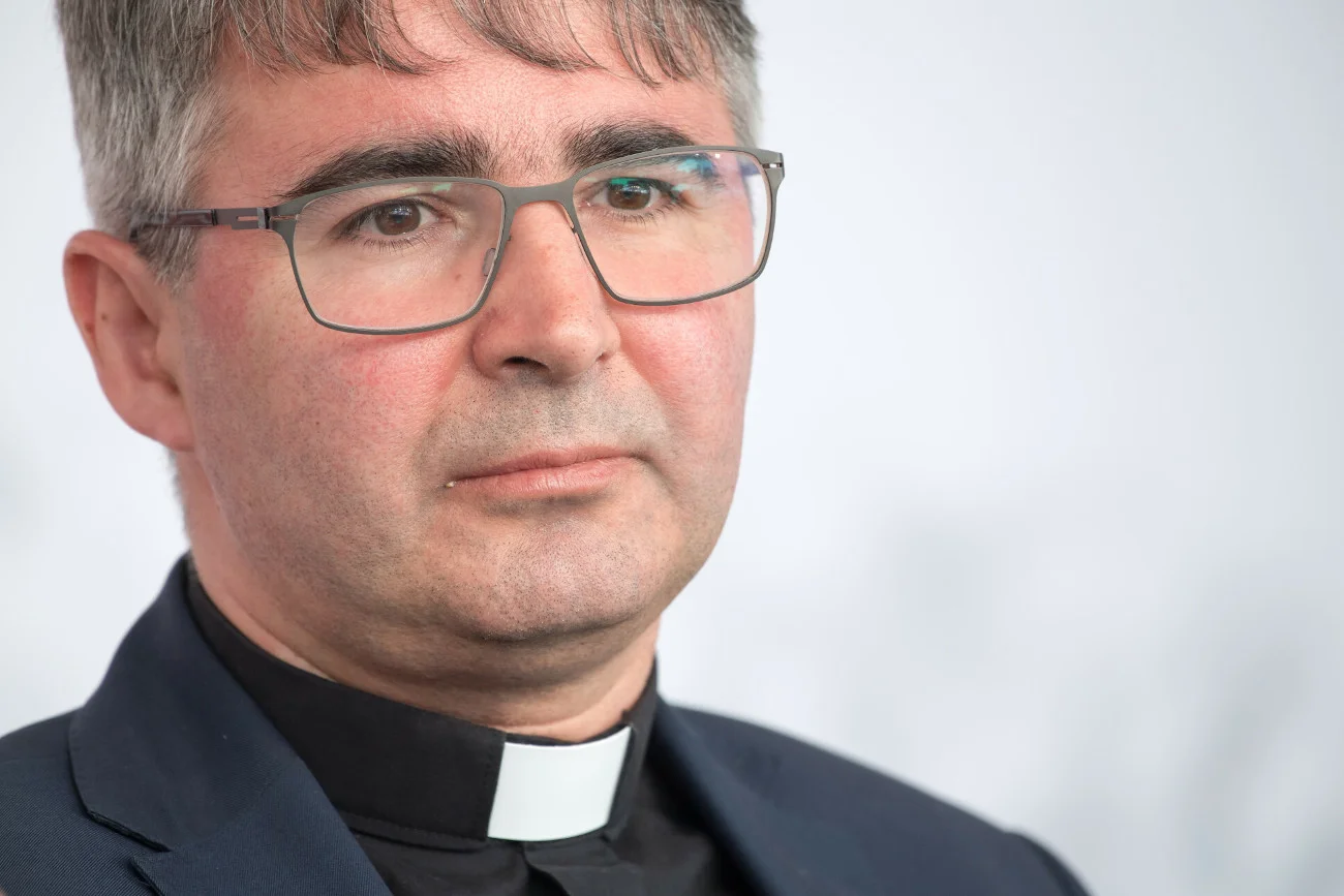 Ks. Jacek Prusak, jezuita, psycholog, psychoterapeuta, związany z "Tygodnikiem Powszechnym" o Świętach, relacjach rodzinnych, ucieczce i udawaniu.
