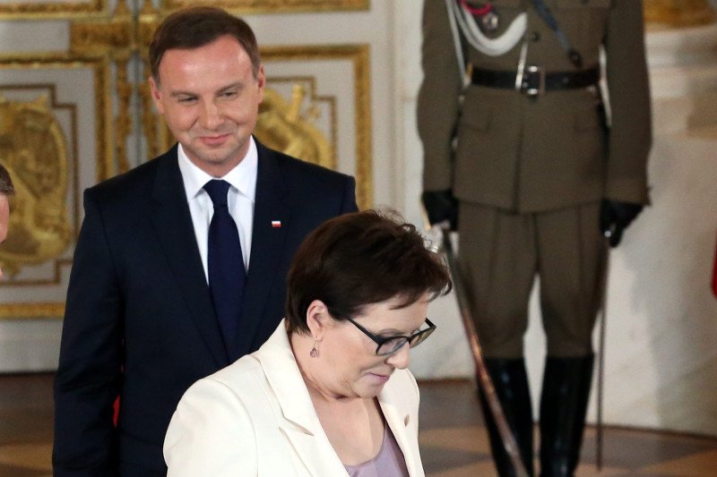 Premier Ewa Kopacz ma poważny problem z referendum zaproponowanym przez Andrzeja Dudę