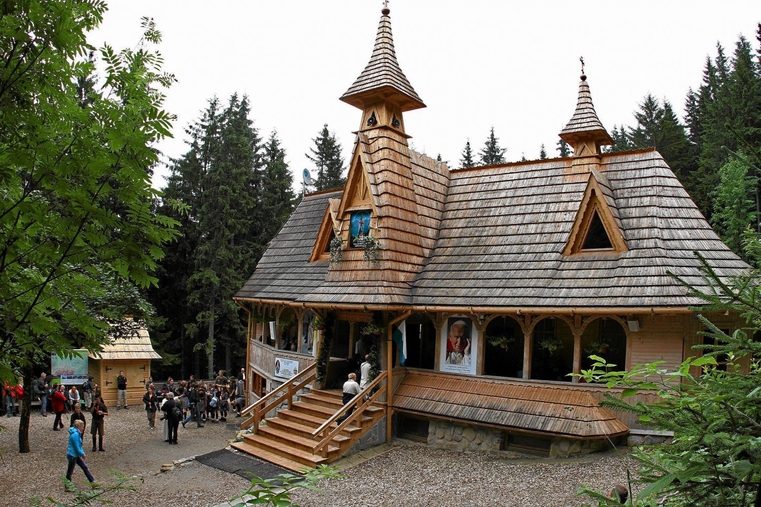 Na pasterce w Wiktorówkach koło Zakopanego pojawiły się tłumy wiernych, wbrew obostrzeniom w czasie epidemii.