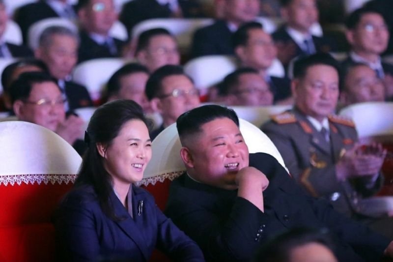 Tajemnicza żona Kim Dzong Una pojawiła się publicznie po ponad roku nieobecności
