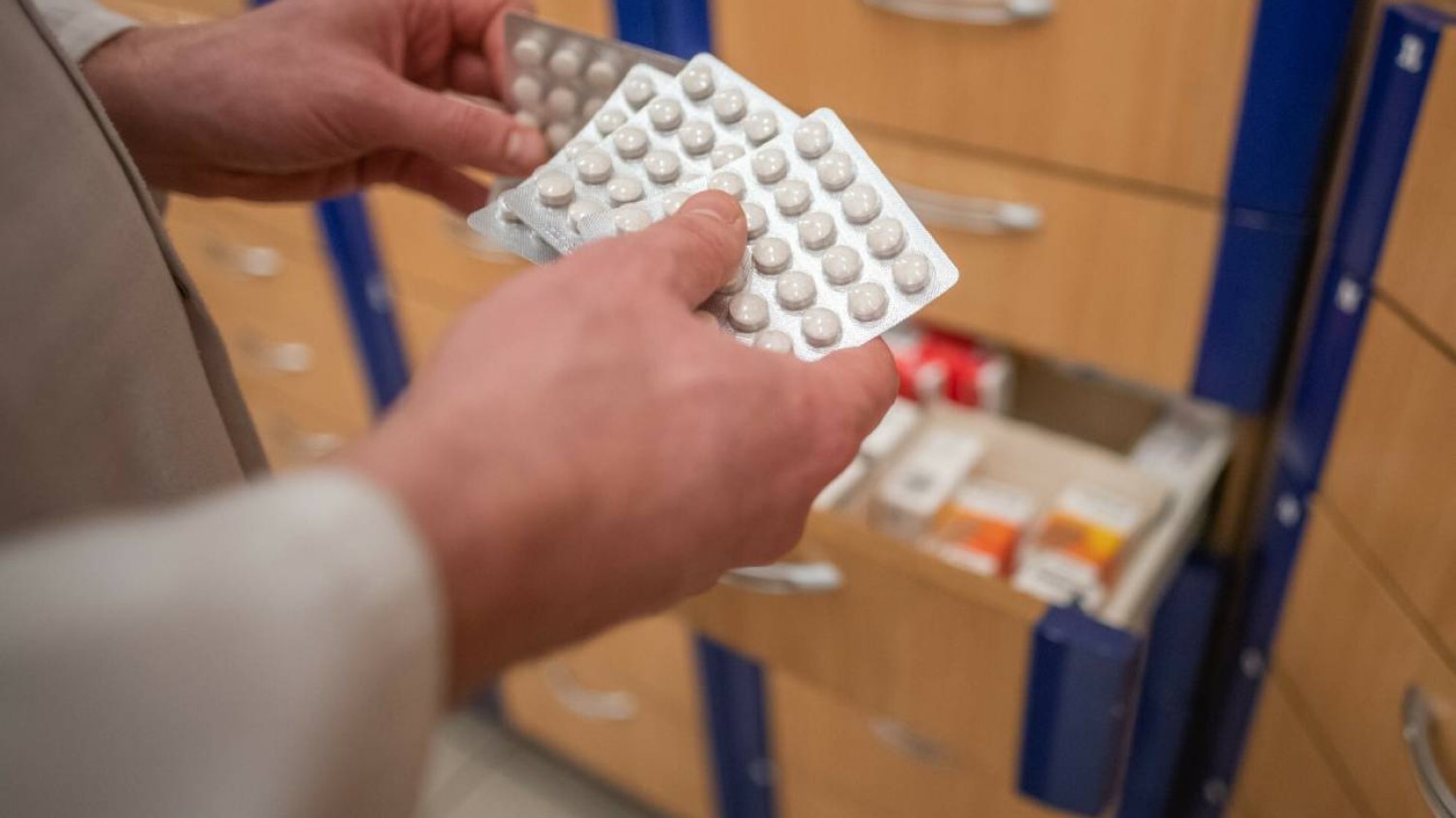 Polacy znowu rzucili się na jodek potasu. Eksperci ostrzegają przed paniką