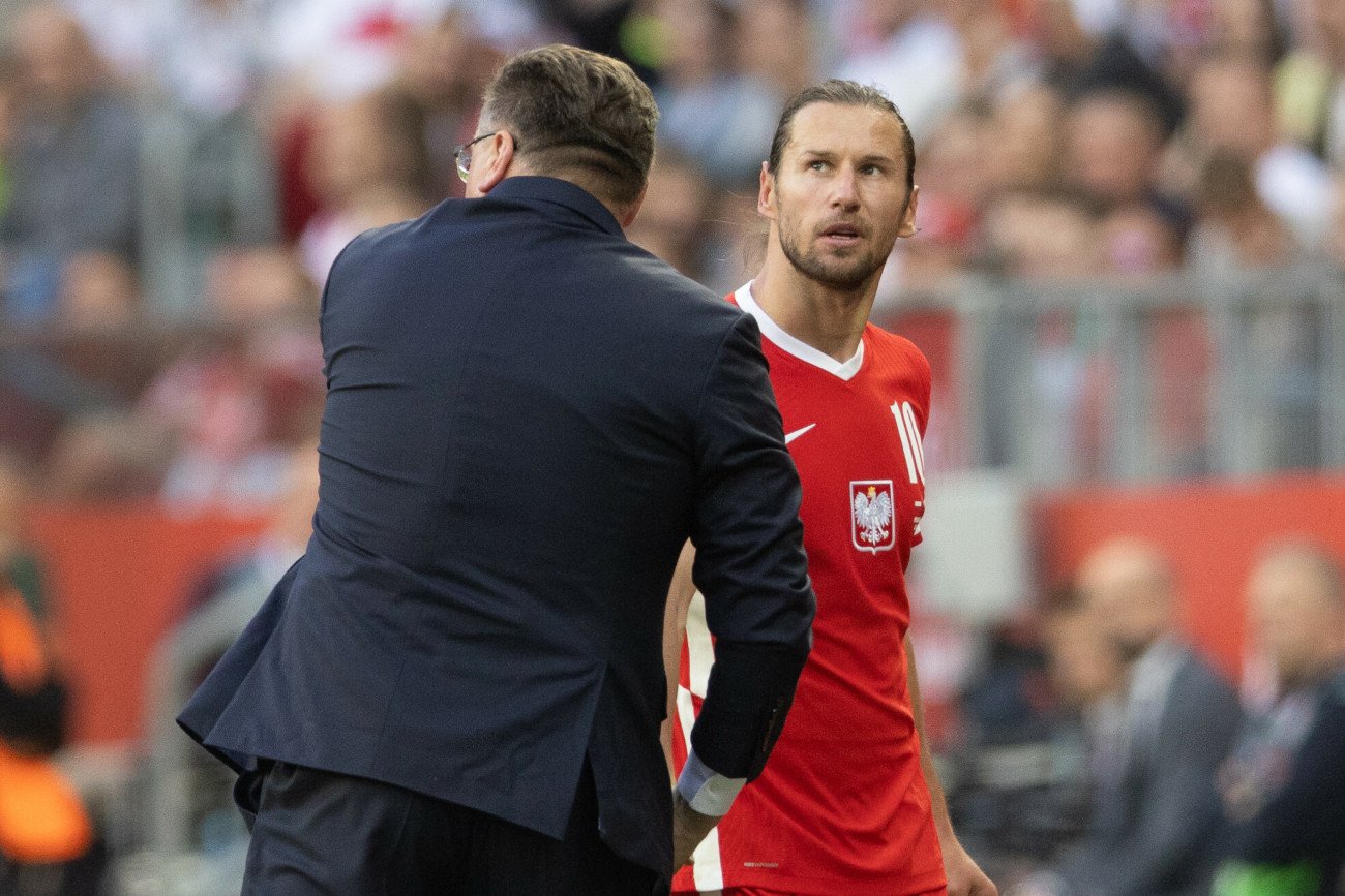 Czesław Michniewicz w środku pola postawił na Grzegorza Krychowiaka, swojego sprawdzonego reprezentanta.