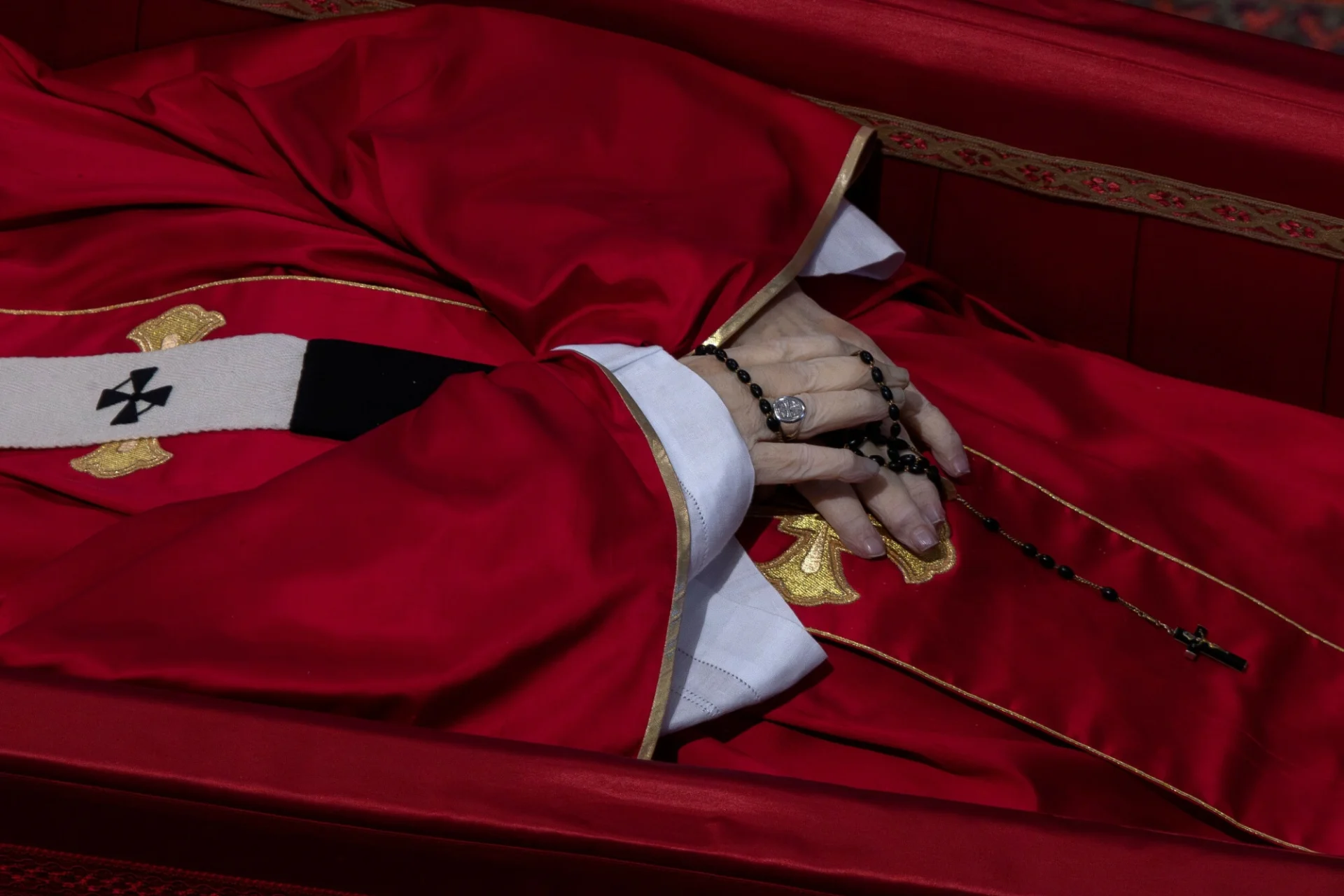 Pogrzeb papieża Franciszka. Do trumny włożą mu specjalne rzeczy