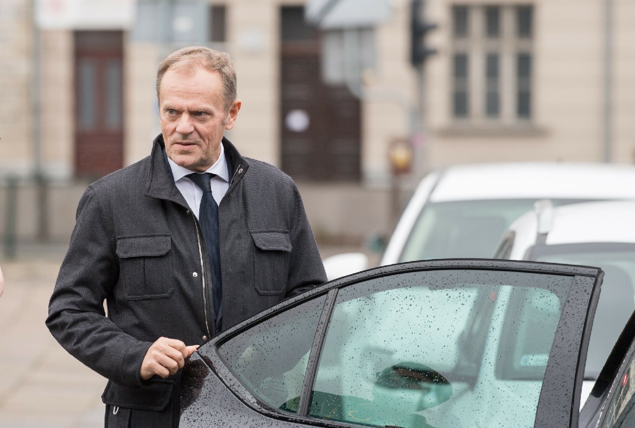 "Fakt": Kierowca Donalda Tuska i Jana Grabca miał jechać przez Warszawę z prędkością 106 km/h