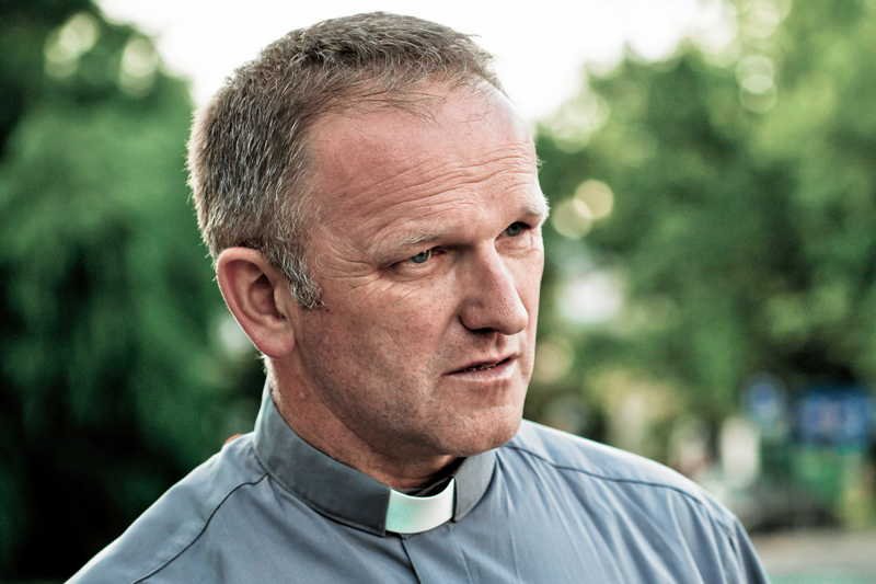 Ksiądz Wojciech Lemański apeluje do parafian, by nie zaogniali sytuacji wokół przeniesienia go na emeryturę.