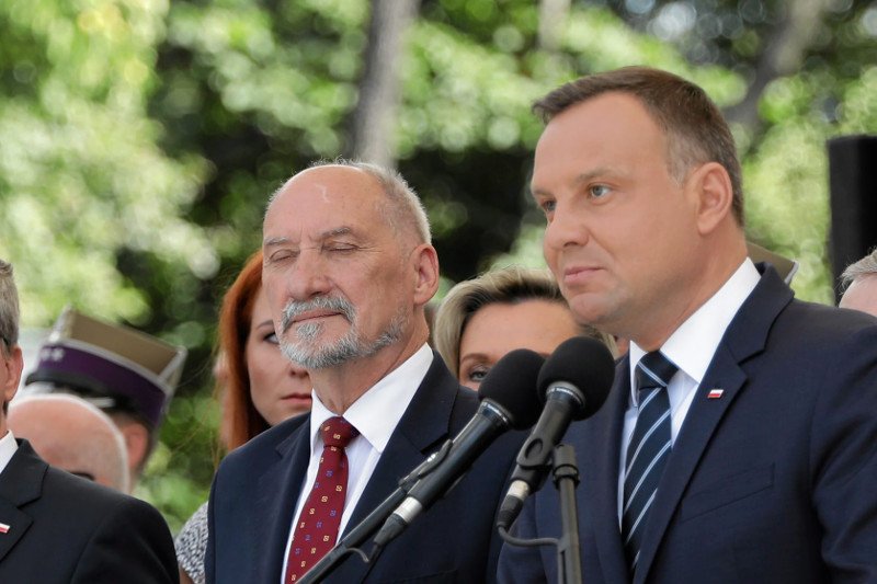Czy prezydent Andrzej Duda przeprosi harcerzy za to, że zostali zablokowani przez resort Macierewicza? Przedstawiciele MON uniemożliwili im odczytanie apelu poległych na Westerplatte w 78. rocznicę wybuchu II wojny światowej.